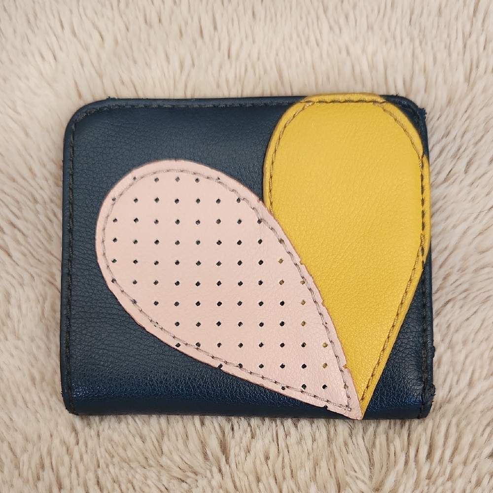 Fossil Madison Bifold Heart Yellow Pink Blue